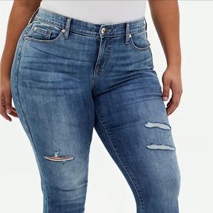 NWT Torrid 28R mid rise slim boot distressed jeans